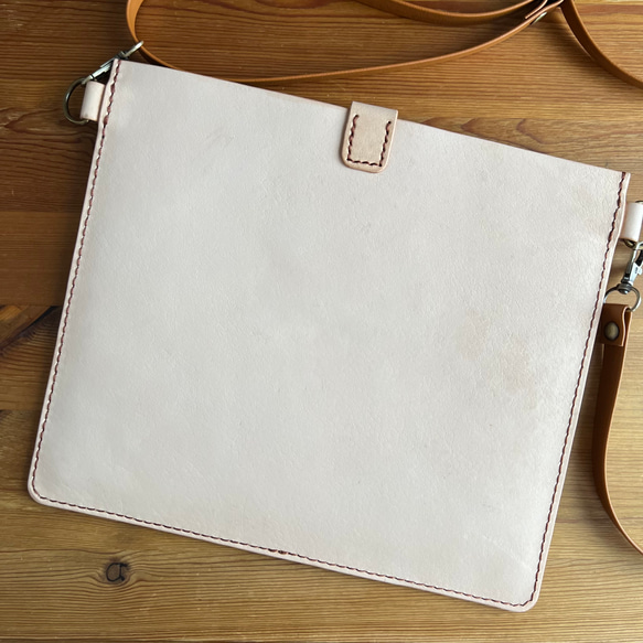 ゼンタングル風の焼き絵入りヌメ革のシンプルサコッシュ【姫路レザー】 