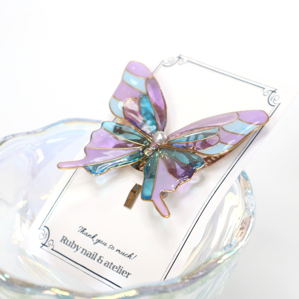 ステンドグラス風蝶のポニーフック(青紫) 1枚目の画像