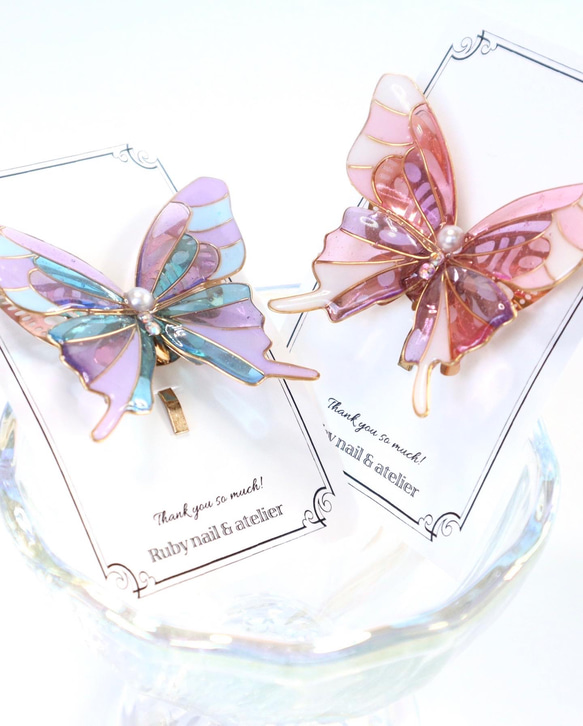 ステンドグラス風蝶のポニーフック(青紫) 3枚目の画像