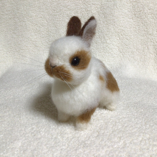 うさぎ 置物 ぬいぐるみ 羊毛フェルト 羊毛フェルト☆縫いぐるみʕ•ᴥ•ʔ垂れ耳うさぎ☆恐竜れっど