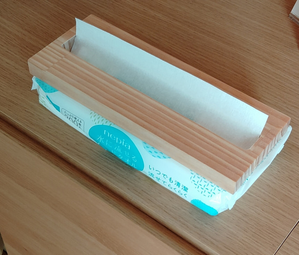 ペーパータオルケース 木目が素敵ペーパータオル押さえ 1枚目の画像