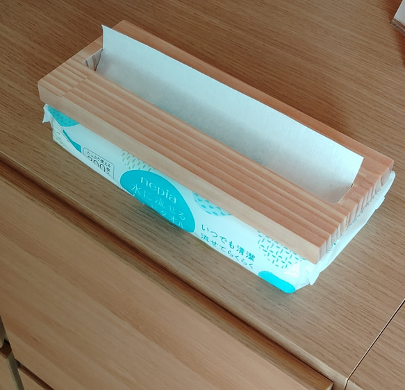 ペーパータオルケース 木目が素敵ペーパータオル押さえ 2枚目の画像