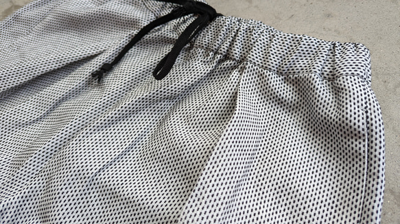 &lt;OSOCU&gt;刺子圖案面料黑白赤塔棉褲 第2張的照片