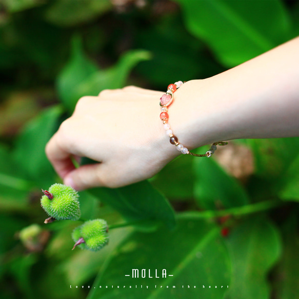 Molla 初秋的暖橘粉金草莓晶粉晶手環（手工訂製-可調硬式手環） 第3張的照片