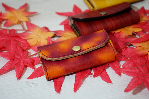 紅葉を感じる秋色のレザーキーケース  革小物  革キーケース  おしゃれキーケース  紅葉キーケース 2枚目の画像