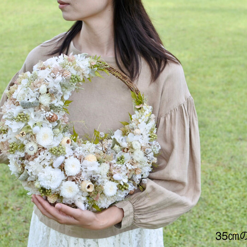 ホワイト系三日月リース