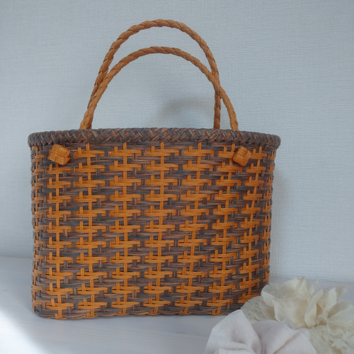 クラフトバンド》かすり模様の2色のとばし編みカゴバッグ かごバッグ  