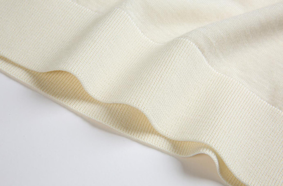 至福の肌触り　　薄手ウールセーター　ウール100％　三色 15枚目の画像