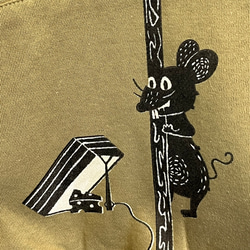 マウス＆チーズ柄　裏起毛パーカ(男女兼用) 6枚目の画像