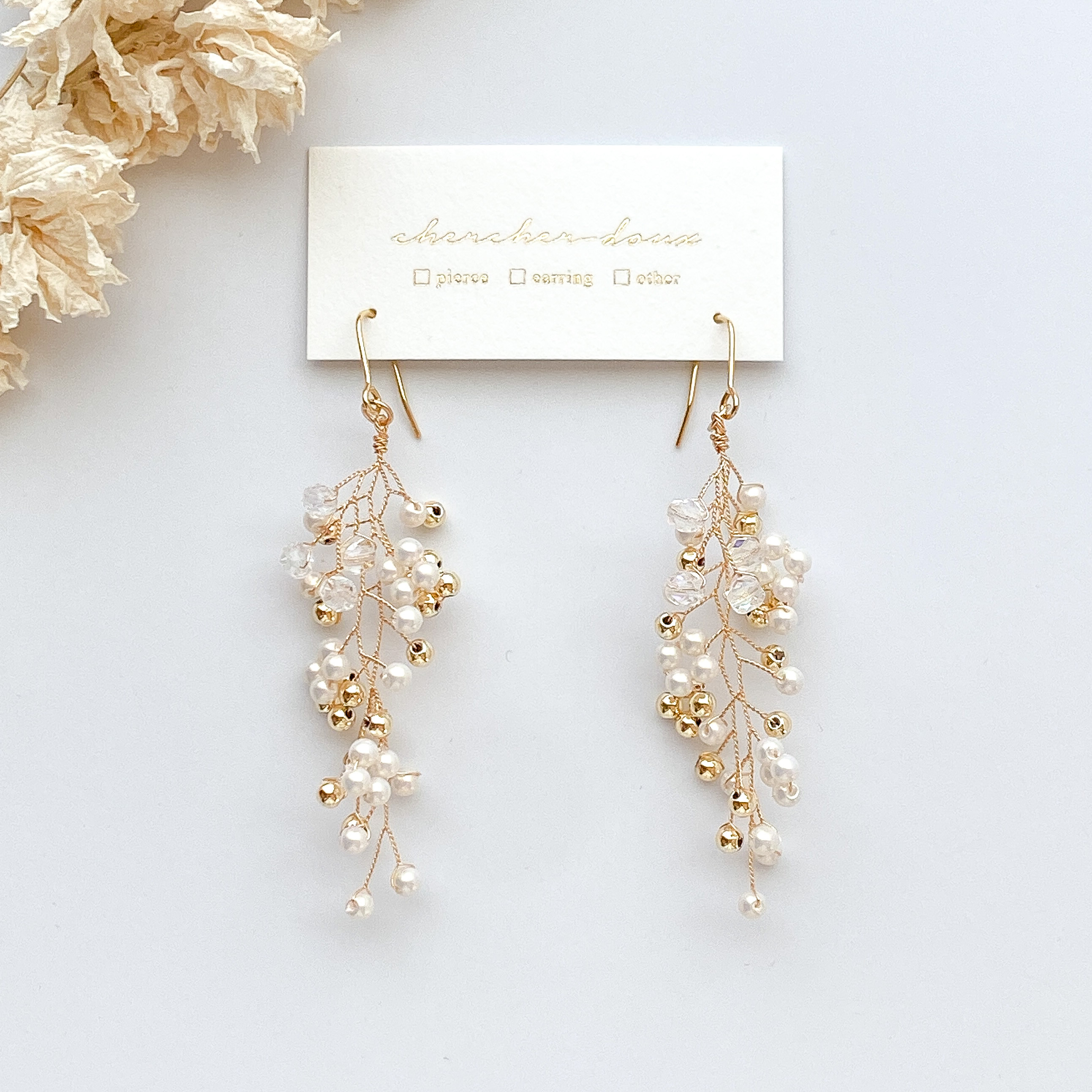パールの小花の小枝アクセサリー]ピアス/イヤリング ホワイト