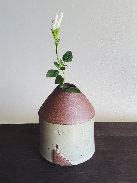 ホワイト 陶器製 円筒形花瓶　作家物 ホワイト 陶器製 円筒形花瓶作家物