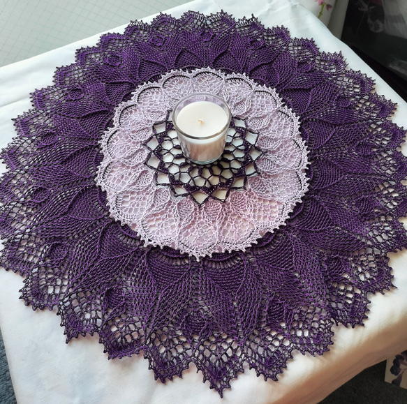 エスニック紫ハンドメイド☆レース編みドイリー約53cmお部屋の置物花瓶などに 5枚目の画像