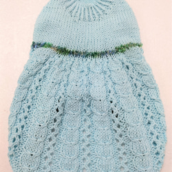 空色の糸に縄編みと穴あき柄を編み込んだドレスセーター(SS-1981） 6枚目の画像