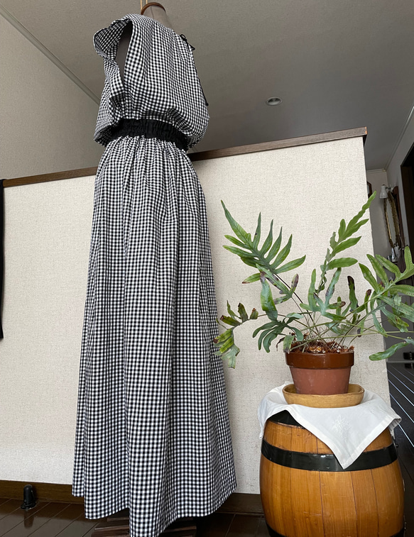 夏の定番　ギンガムチェック　白黒　マキシ丈　スカート＆ブラウス　セットアップ 3枚目の画像