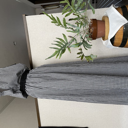 夏の定番　ギンガムチェック　白黒　マキシ丈　スカート＆ブラウス　セットアップ 4枚目の画像