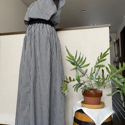 夏の定番　ギンガムチェック　白黒　マキシ丈　スカート＆ブラウス　セットアップ 2枚目の画像