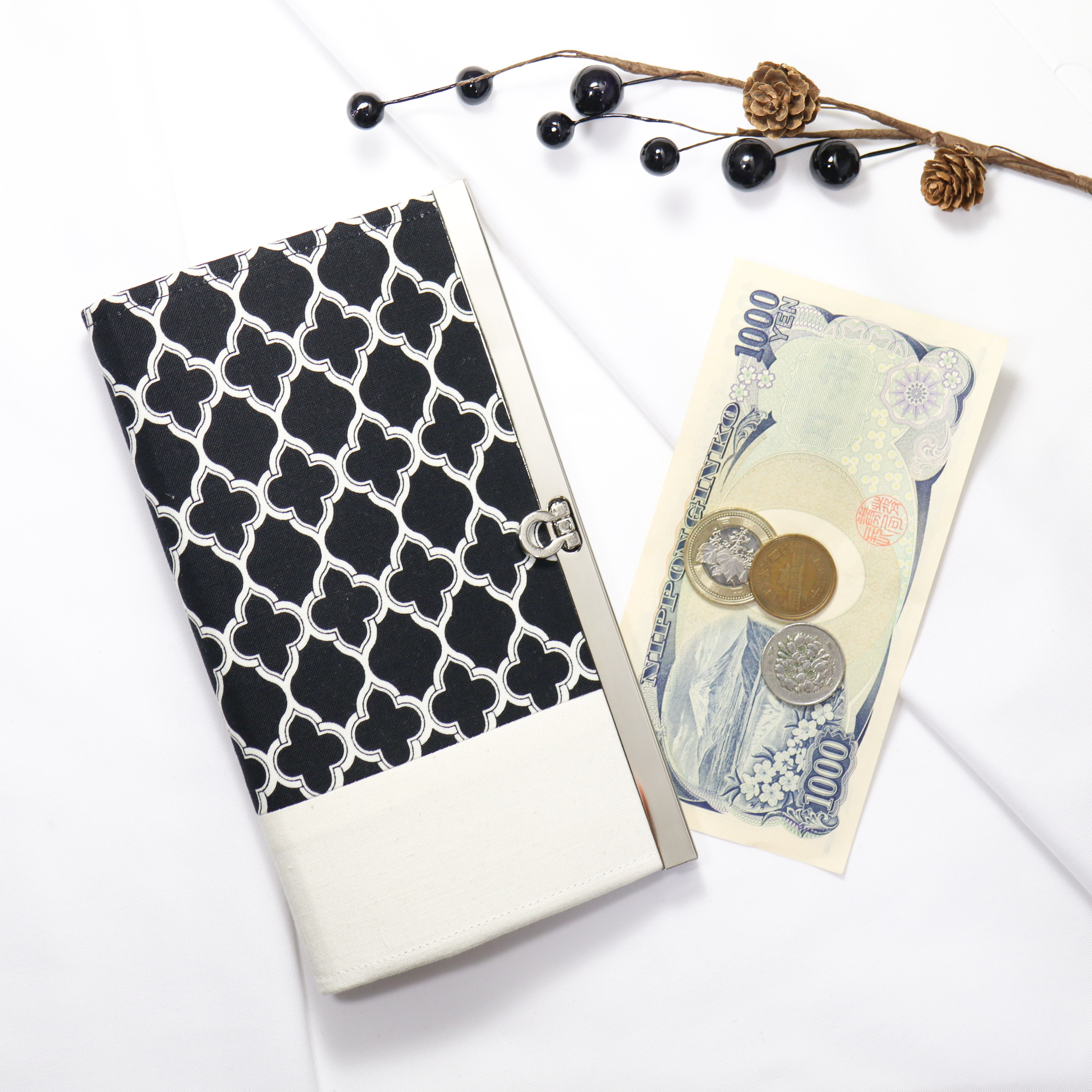 カラーオーダー可 整頓しやすいデザイン。直線口金の長財布 モロッカン 黒a【受注生産】