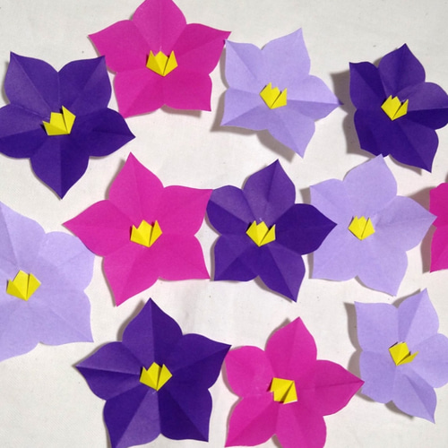 折り紙ハンドメイド　秋壁面　切り紙桔梗　現品40枚 桔梗・ききょう・秋・折り紙・切り紙・壁面飾り【☆送料無料