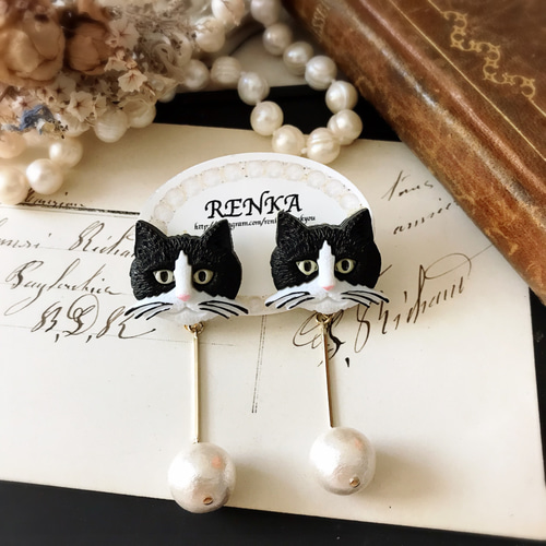 黒×白猫のパールロングピアス【ネコ・アニマル・大人可愛い・キッチュ