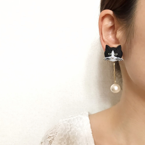黒×白猫のパールロングピアス【ネコ・アニマル・大人可愛い・キッチュ