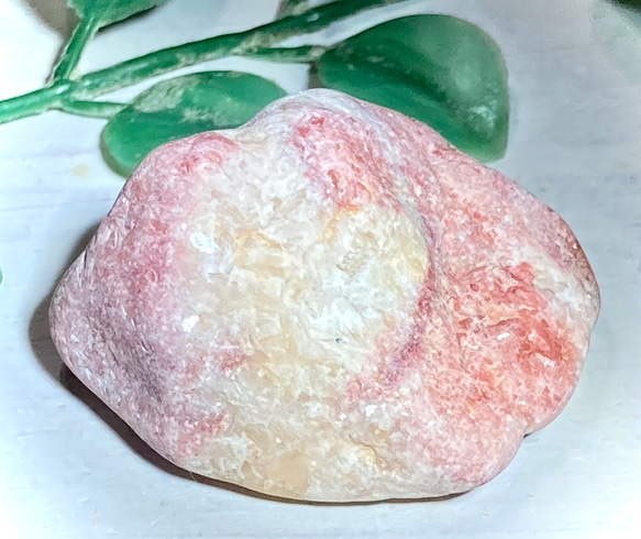 癒しと心身の解放✿*:・ レッドアベンチュリン　原石　ラフストーン 2枚目の画像