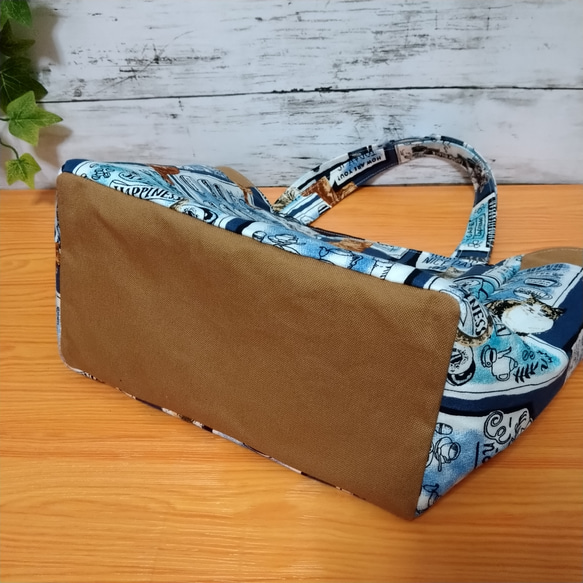 肉球いっぱい！猫カフェ 2wayトートバッグ ネイビー 3枚目の画像