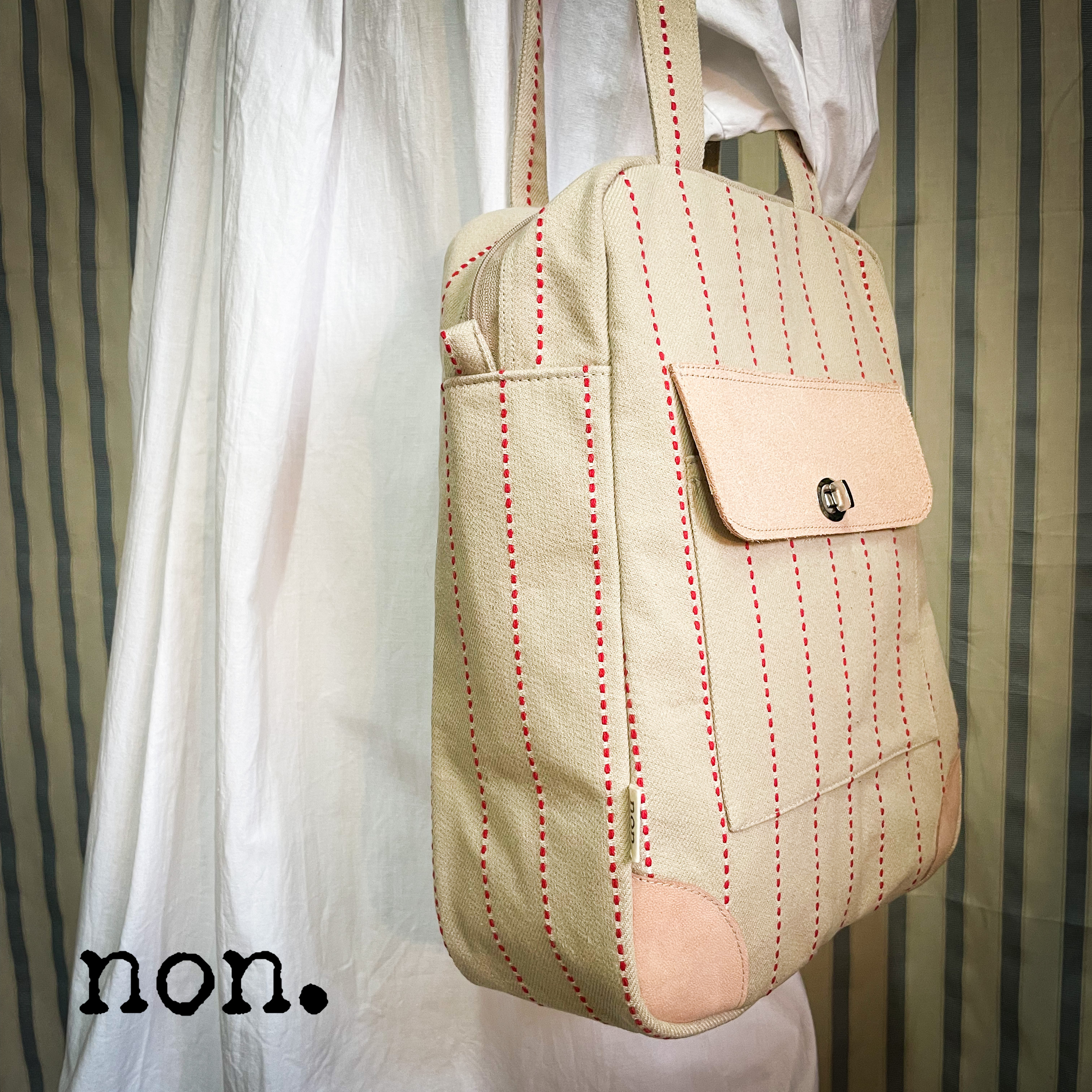 ベージュ×赤ライン縦長ボストントート
