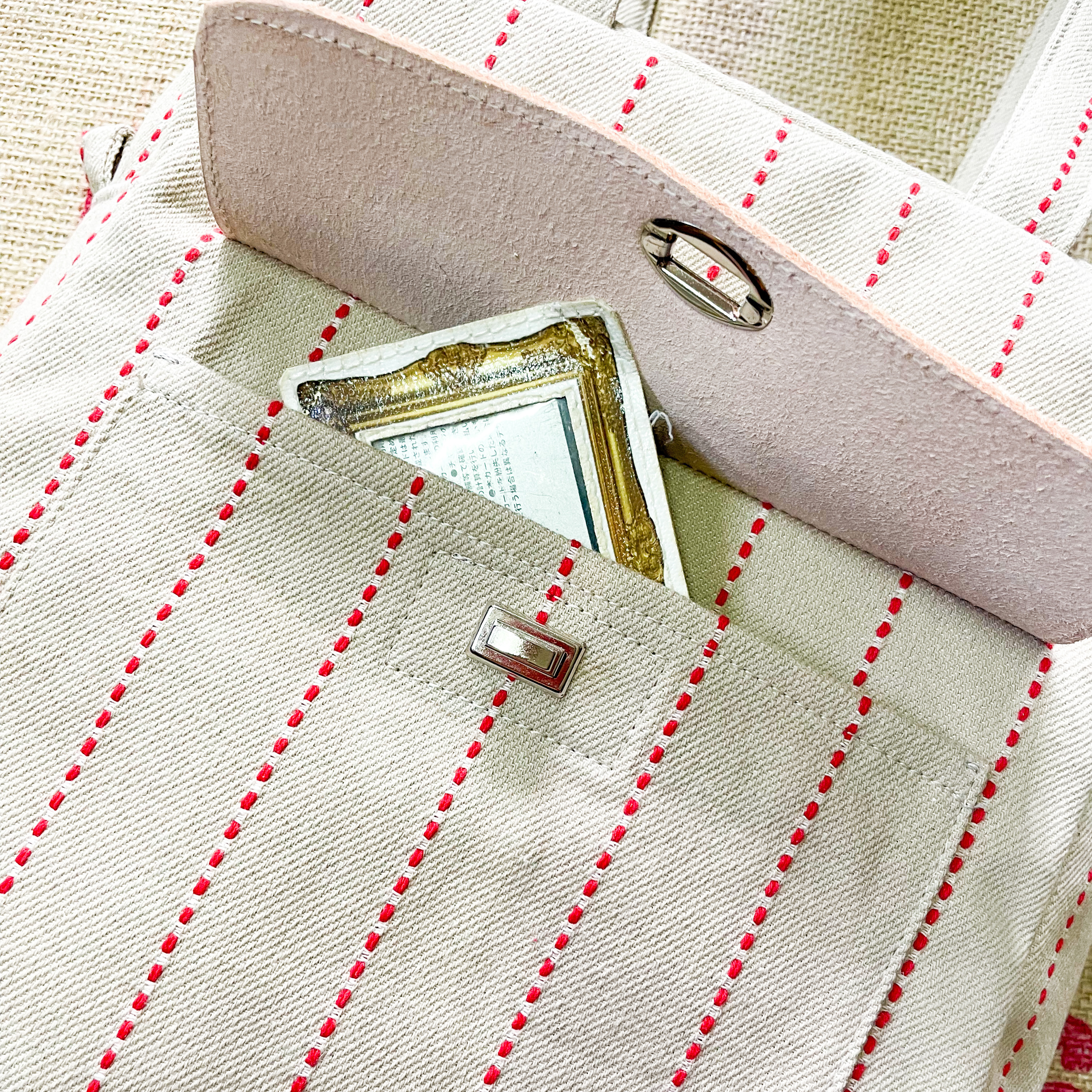 ベージュ×赤ライン縦長ボストントート