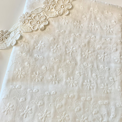 花草刺繍のパネル　手編みレース繋ぎ　ホワイトクロス 花草刺繍のパネル手編みレース繋ぎホワイトクロス