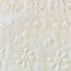 オフホワイト ダブルガーゼ 刺繍 レース 生地 布 布地 コットン ハギレ カットクロス ジャスミン 小花 柄 花柄 綿 3枚目の画像