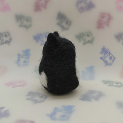 羊毛フェルトの猫のおもちゃ　ちょっと大きい猫ボール　黒白 4枚目の画像