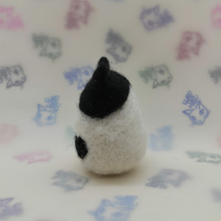 羊毛フェルトの猫のおもちゃ　ちょっと大きい猫ボール　トビ黒 4枚目の画像
