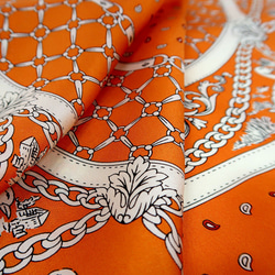 グース(BEQ-109) Marcaオリジナル 小判 シルクツイル スカーフ　オレンジ 3枚目の画像