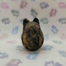 羊毛フェルトの猫のおもちゃ　ちょっと大きい猫ボール　サビ 4枚目の画像