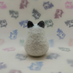 羊毛フェルトの猫のおもちゃ　ちょっと大きい猫ボール　シャム 3枚目の画像