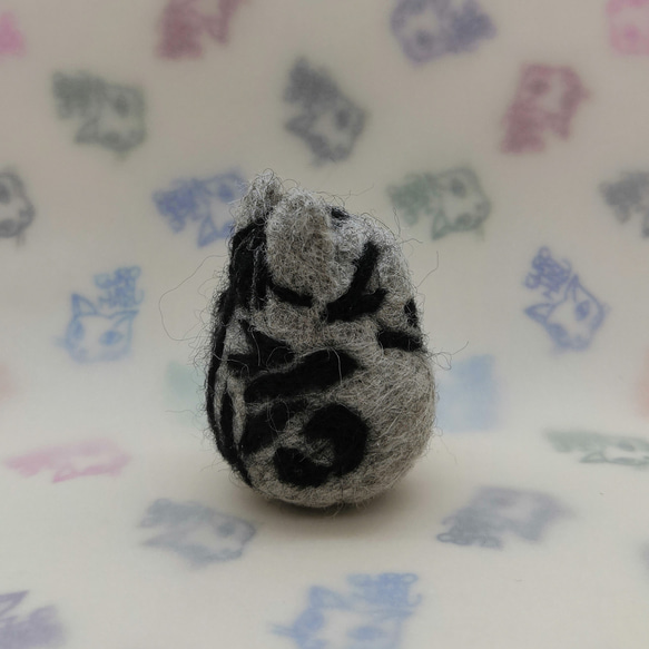 羊毛フェルトの猫のおもちゃ　ちょっと大きい猫ボール　アメショ 4枚目の画像