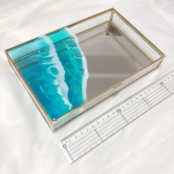 【限定1点】透明感抜群♪さざ波が幻想的な海レジンアートの蓋付きガラス製アクセサリーミラーケース・小物入れ(エメラルド) 9枚目の画像