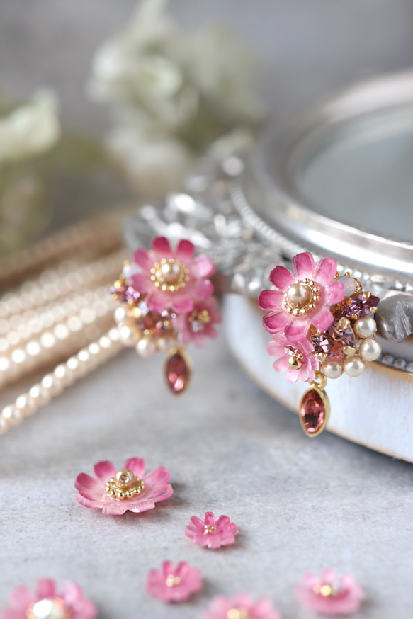 [特色] 淡紫粉紅色波斯菊和水晶寶石耳環/耳環花禮物 第4張的照片