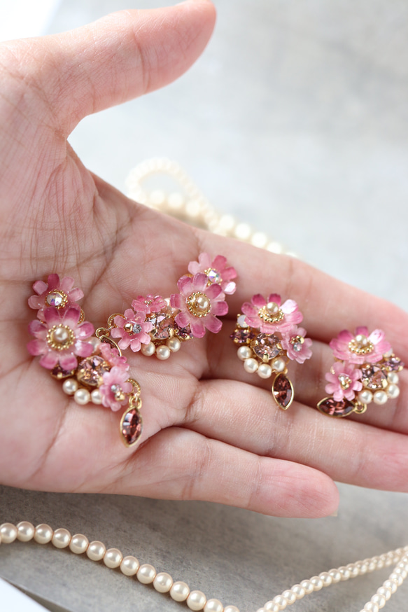 [特色] 淡紫粉紅色波斯菊和水晶寶石耳環/耳環花禮物 第7張的照片