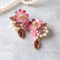 [特色] 淡紫粉紅色波斯菊和水晶寶石耳環/耳環花禮物 第1張的照片