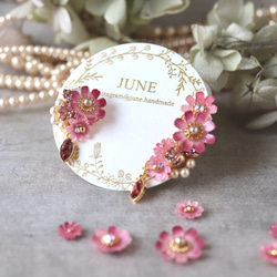 紫粉色波斯菊和水晶首飾耳環/耳環（右耳）+耳夾（左耳） 鮮花、禮品 第14張的照片