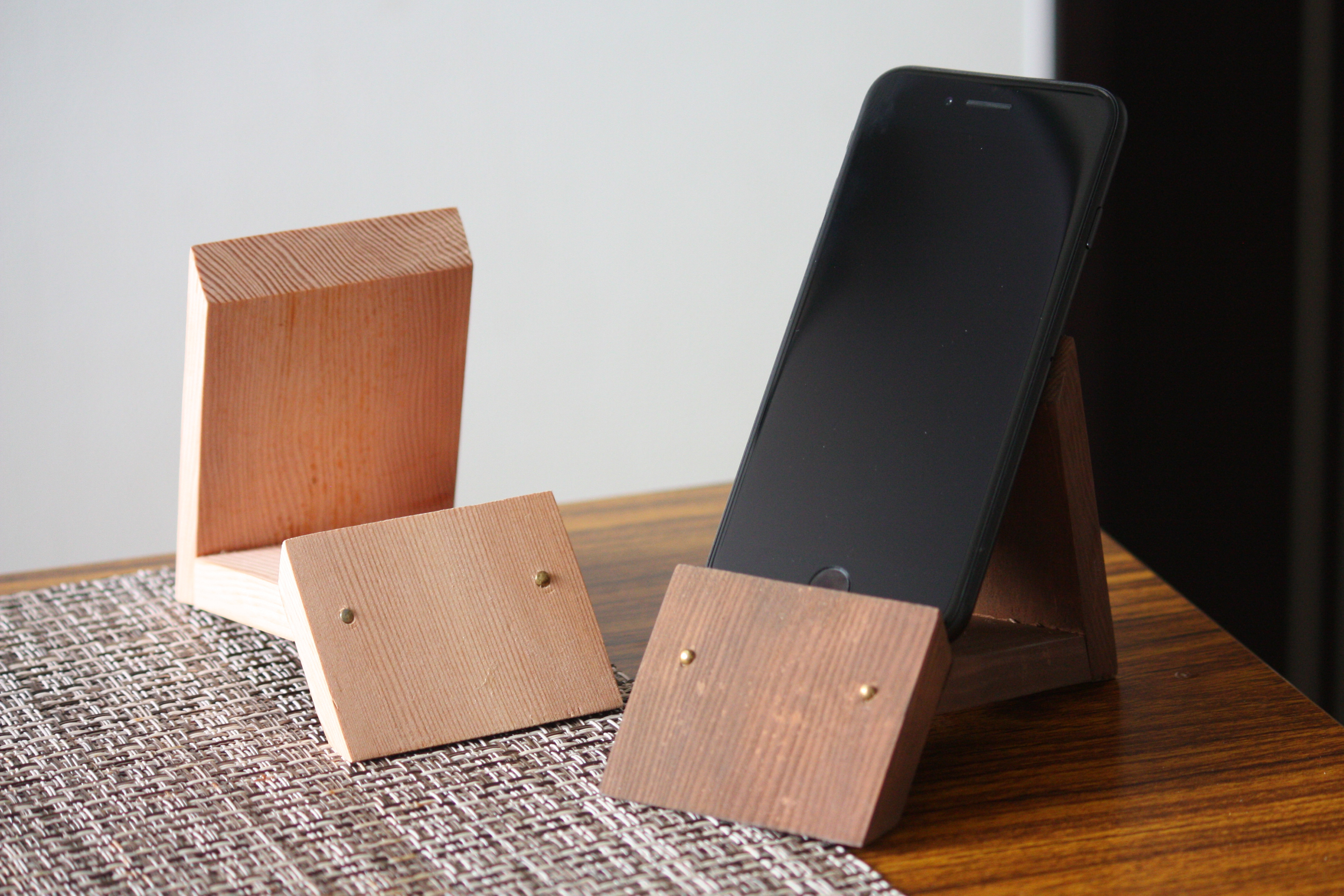 完全ハンドメイド【木製スマホスタンド】 完全ハンドメイド【木製スマホスタンド】