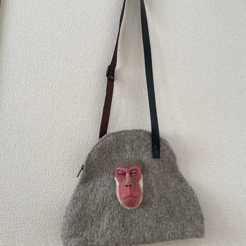 ピンクの猿の顔ハンドバッグ