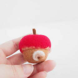 【受注製作】なりきりりんごのまゆ柴犬(赤柴・黒柴・白柴)　羊毛フェルト 6枚目の画像