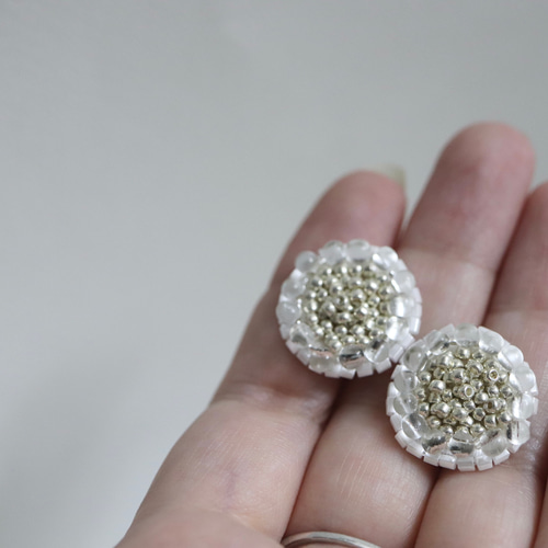 ツヤツヤ ドロップキャンディ カラフル ビーズ イヤリング ピアス 飴 
