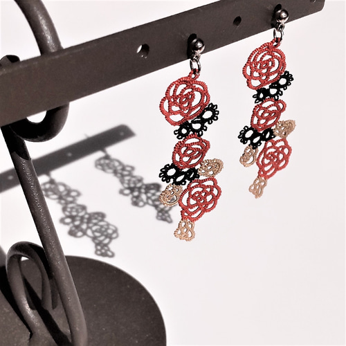 絹糸のバラ模様 タティングレース編み【クラシックミックス】ピアス