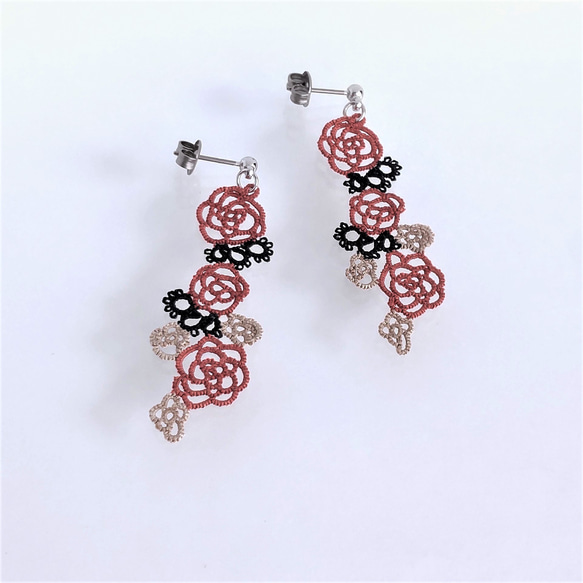 絹糸のバラ模様 タティングレース編み【クラシックミックス】ピアス  