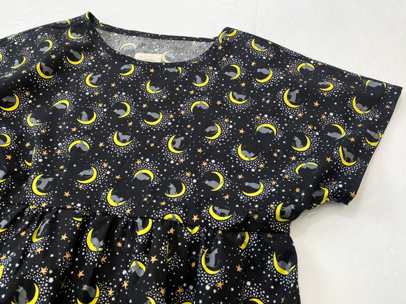 黑貓和新月 * 寬鬆棉質短袖連身裙 * 100% 棉 * 有口袋 * 蝙蝠袖 * 夜空和星星圖案 第19張的照片