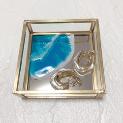 【限定1点】透明感抜群♪さざ波が幻想的な海レジンアートのガラス製アクセサリーミラーケース・インテリア(エメラルド) 5枚目の画像