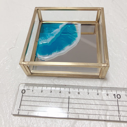 【限定1点】透明感抜群♪さざ波が幻想的な海レジンアートのガラス製アクセサリーミラーケース・インテリア(エメラルド) 6枚目の画像